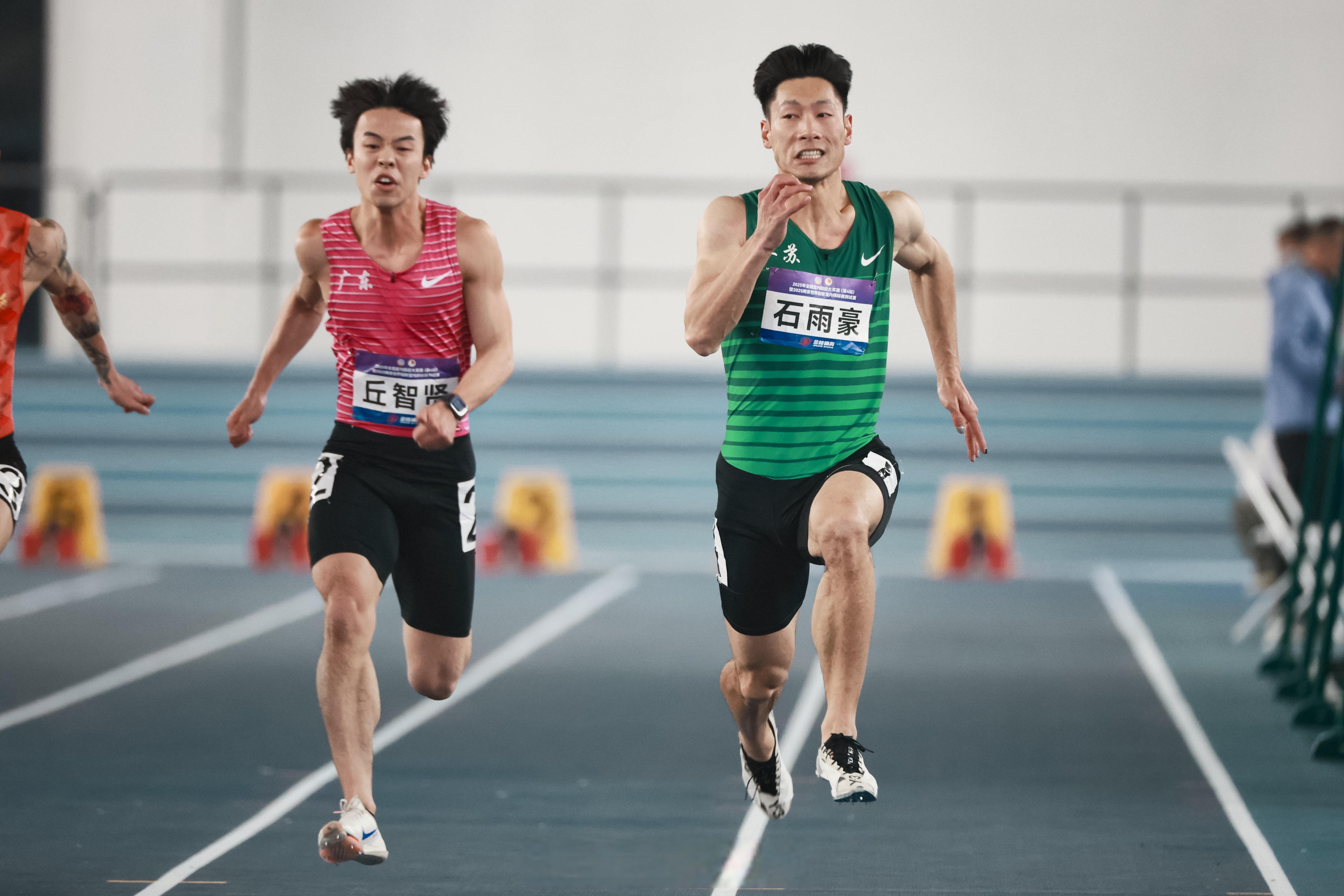 包含田径决赛震撼开打，巅峰对决引爆全场的词条