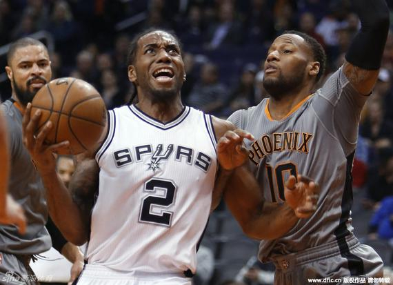 马刺翻盘公牛，米切尔带队取胜