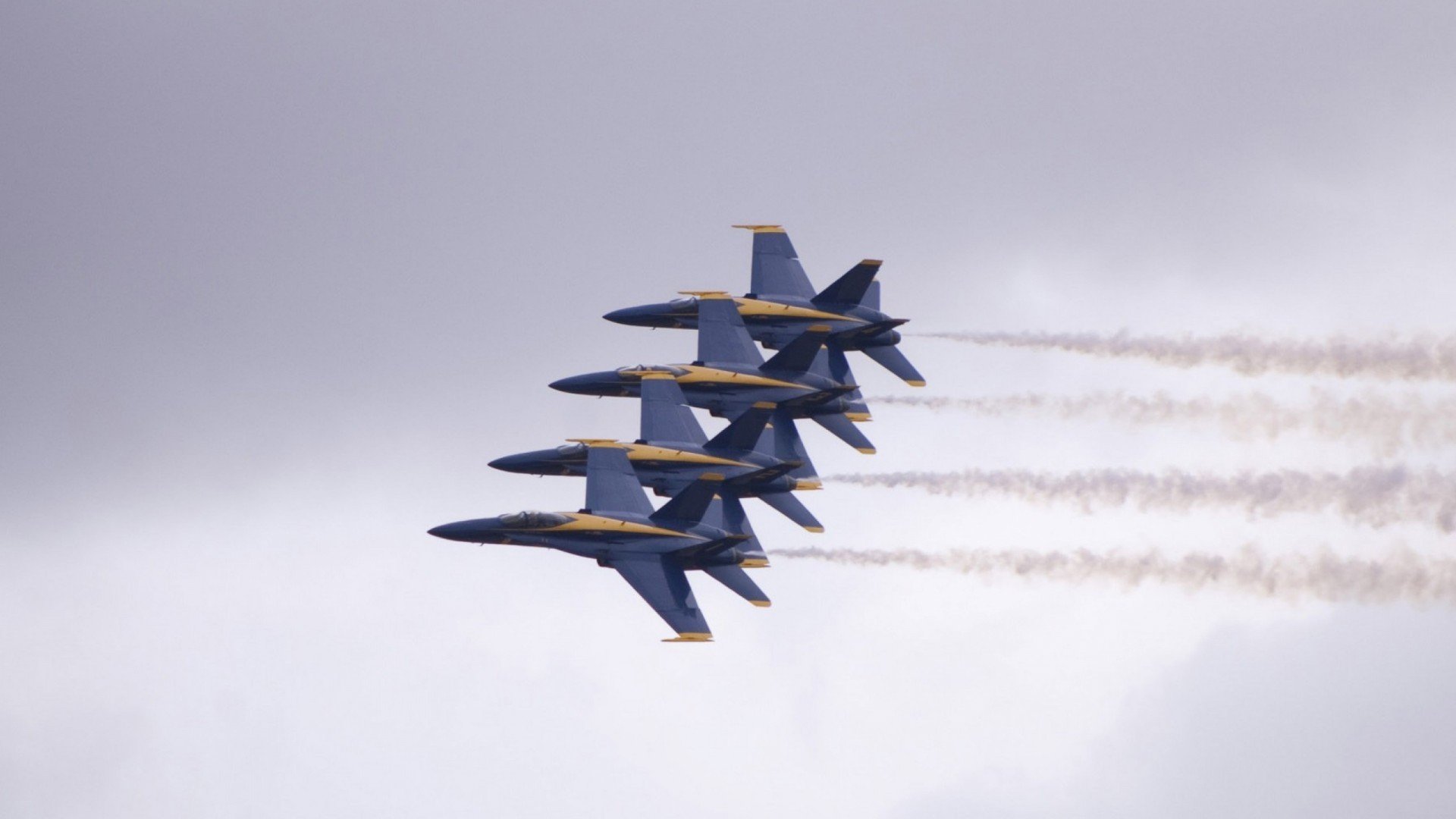 冰冷活塞遇热火，战术压制显神威；福克斯节奏之舞，引领全队奏凯歌